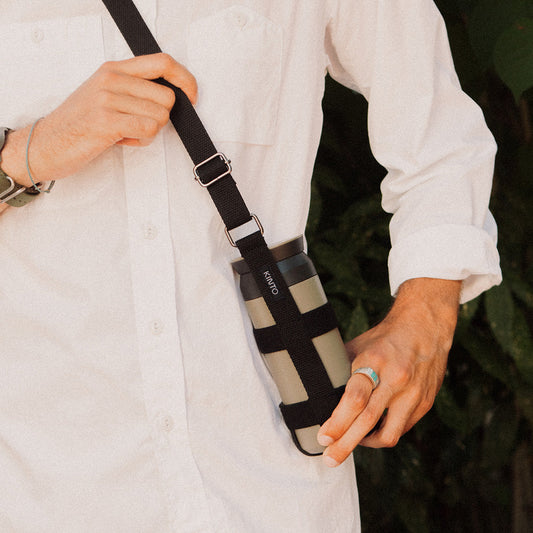 210901_lifestyle_traveltumbler_strap_01_sq