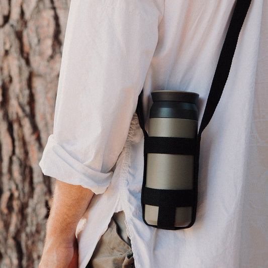 210901_lifestyle_traveltumbler_strap_03_sq