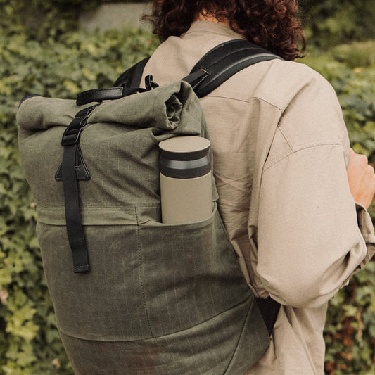 210901_lifestyle_traveltumbler_strap_07_sq